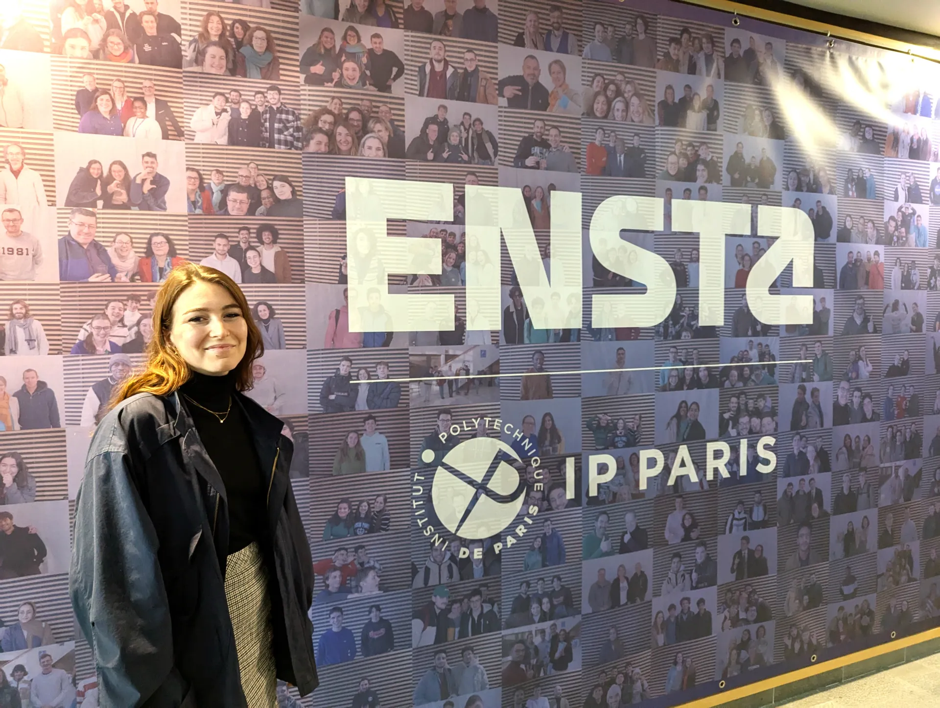 Julie Meunier dans le grand hall du campus Paris-Saclay de l'ENSTA